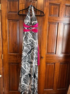 B. Darlin Women’s Halter Maxi Dress in Black, White & Pink size 0 nwt